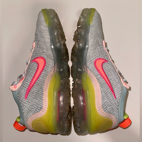 Nike Air Vapormax 2021 Flyknit gray/multicolor women’s size 7.5 - Picture 9 of 10